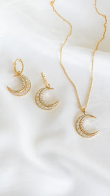 Golden Glow Pendant Necklace