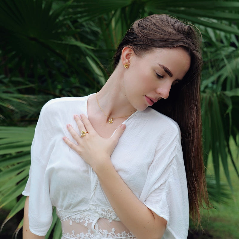 White Flower Pendant Necklace